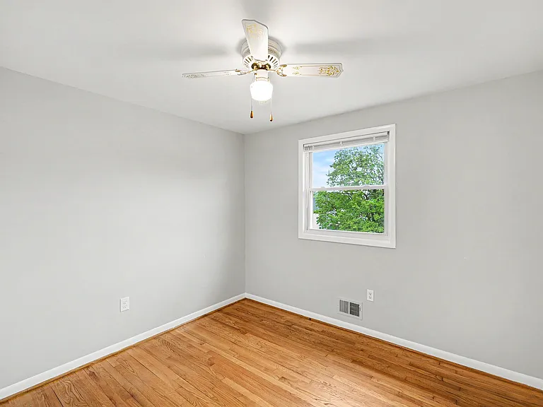 7014 Dower House Rd — Photo 8