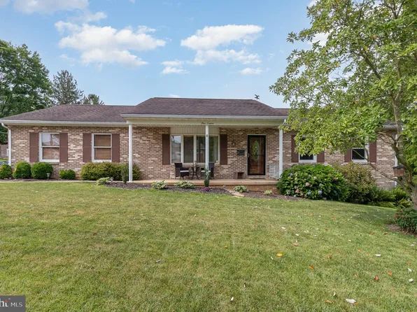 5 E Center St, Glen Rock, PA 17327