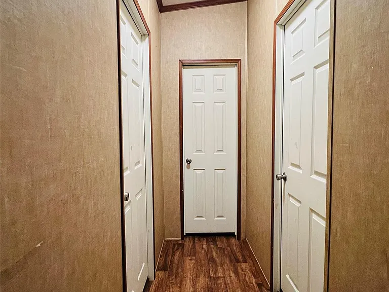 16381 Hunters Green Dr — Photo 10