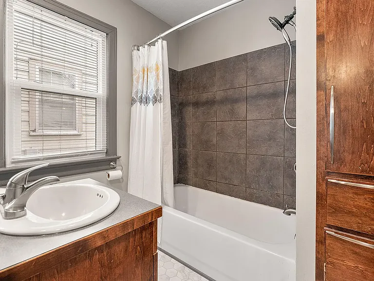 640 S Kentwood Ave — Photo 6