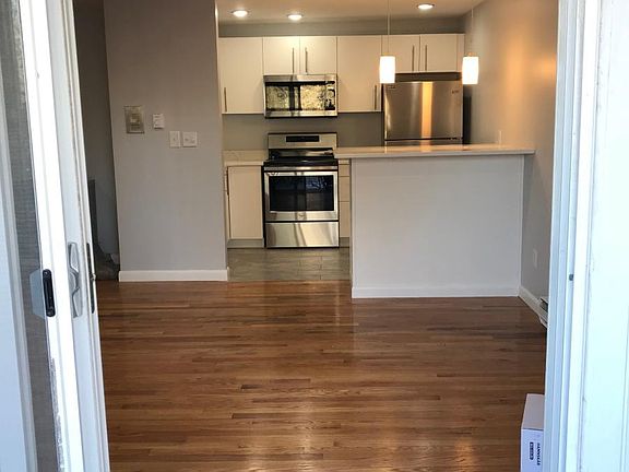 2nd image of 40 Fountain Ln APT 1