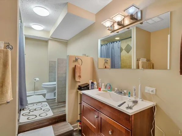 102 Harmony Ln, Forest, VA 24551
