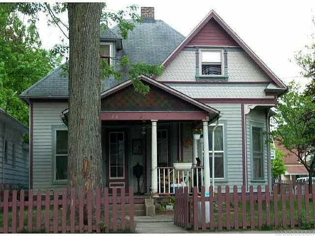 298 N Main St photo 1