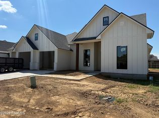 102 Lakes Edge Dr, Broussard, LA 70518