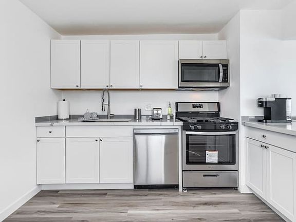 4th image of 612 S 18th St APT 8