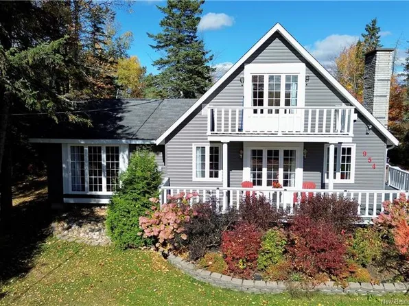954 Main St, Grand Falls, NB E3Z 2X2