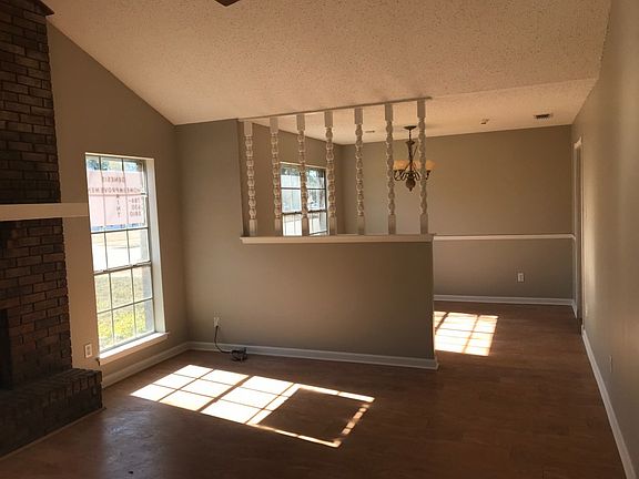 3rd image of 6320 Weddington Ct