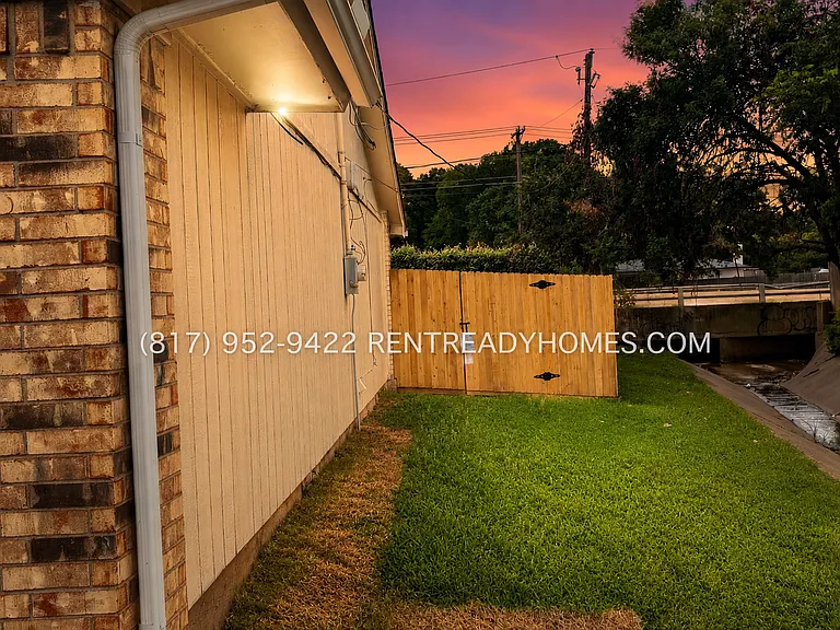 4404 Willow Crest Dr — Photo 8