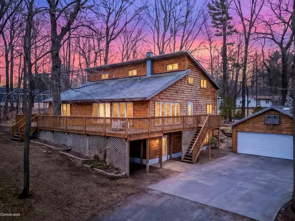 9531 W Silver Lake Rd, Mears, MI 49436