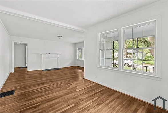 576 Sun Valley Rd — Photo 5