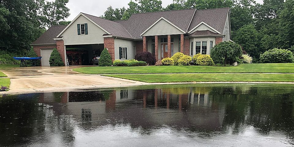 1st image of 847 Easthill Dr NE