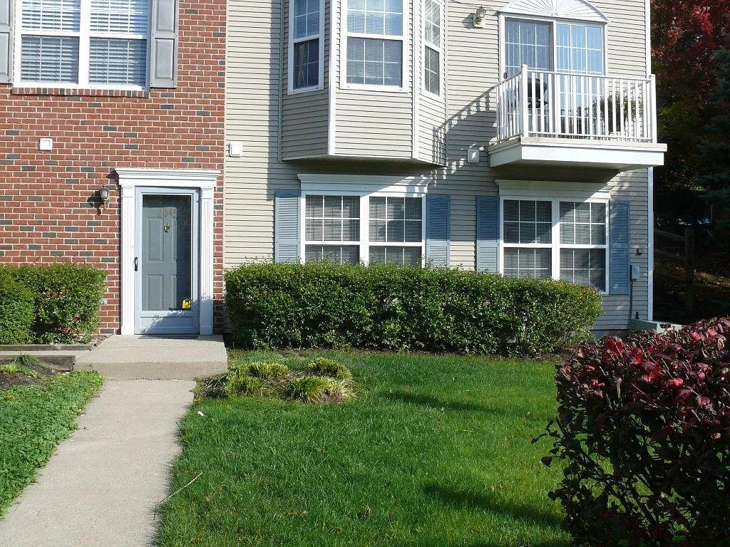2045 Charles Ct photo 1