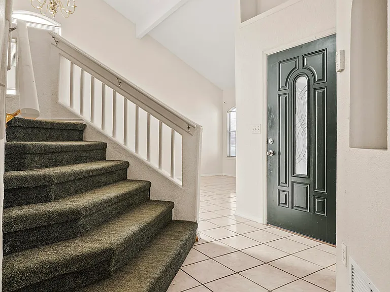7481 Umbria Dr — Photo 31
