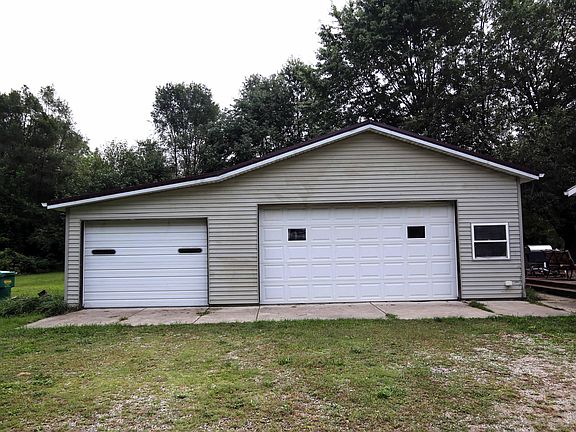 2nd image of 65191 Youngs Prairie Rd