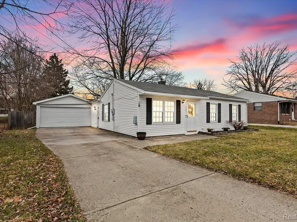 5001 Palmer St, Lansing, MI 48910