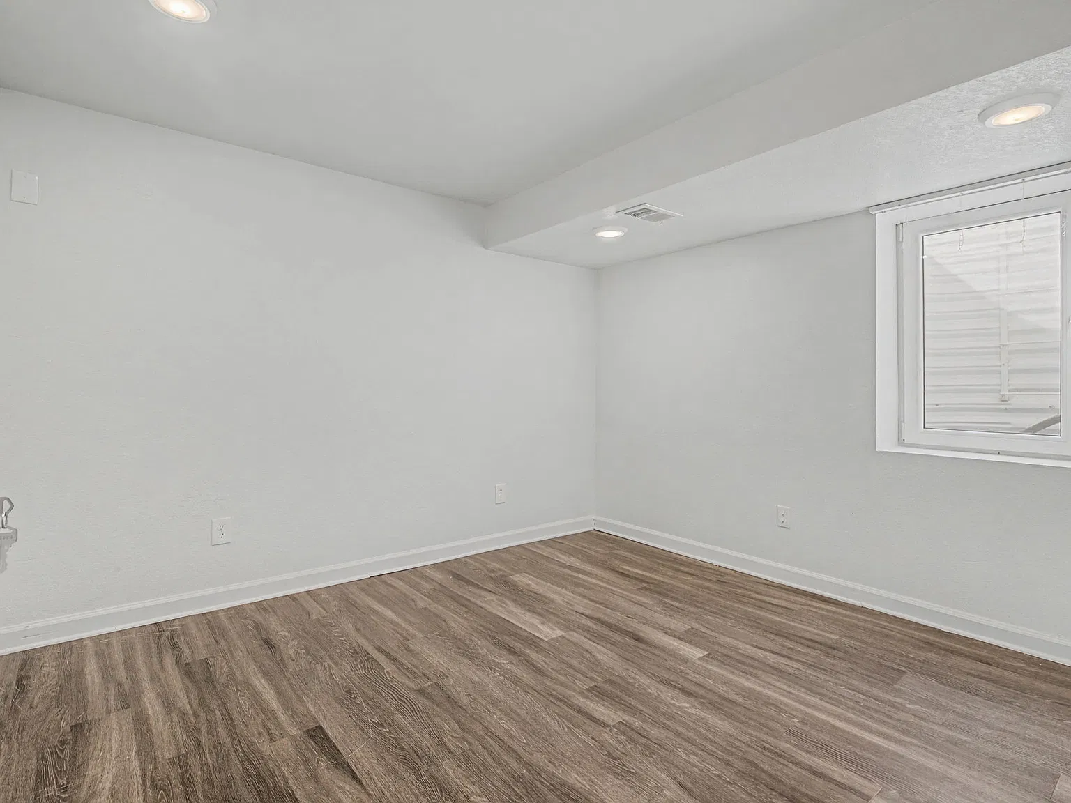 3 bed, 5088 sqft, $700 — Photo 3
