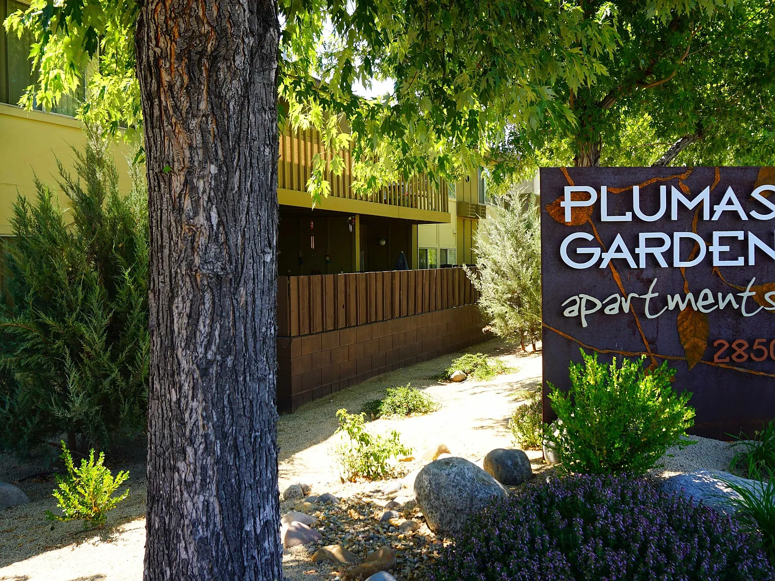 Plumas Garden Apartments — Photo 1