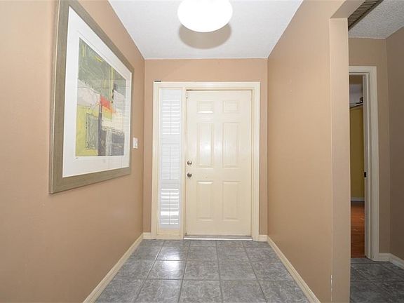 3rd image of 2808 Oranole Way