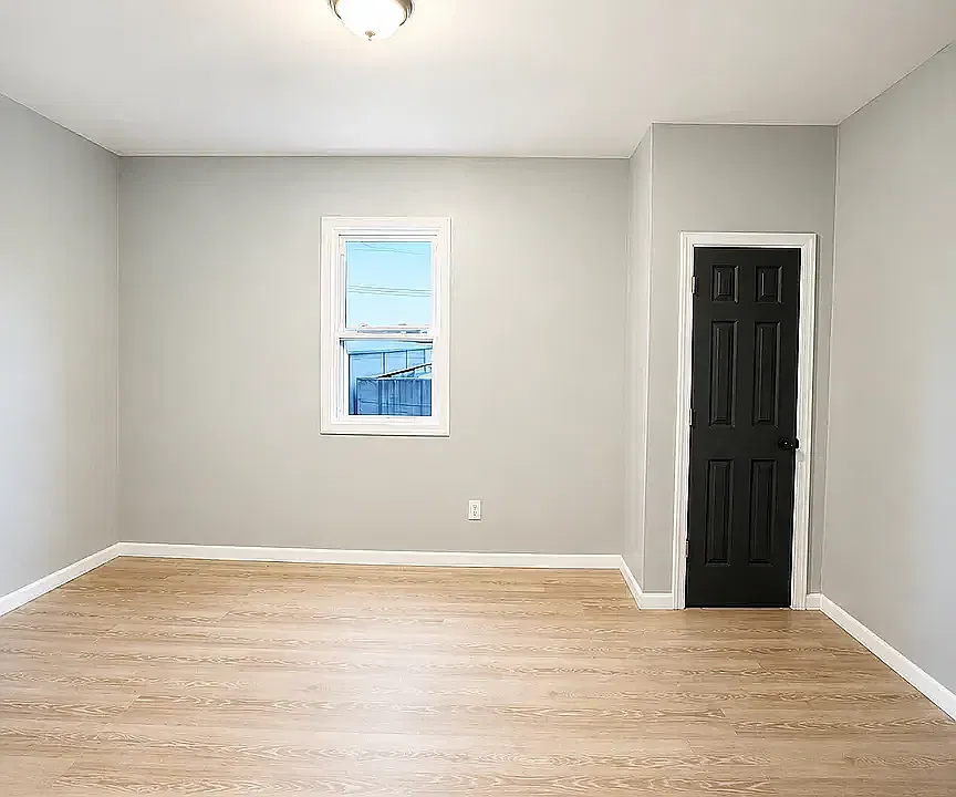 3 bed, 1000 sqft, $2,049 — Photo 3