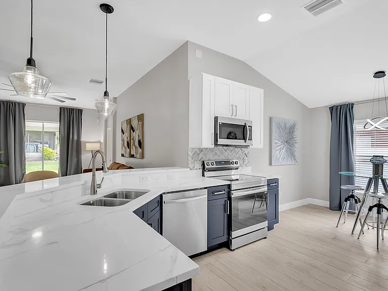 714 Straw Lake Dr — Photo 5