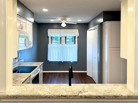 4th image of 28 Spring River Ln