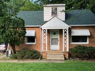 1730 Freeport Rd, Sterling, IL 61081