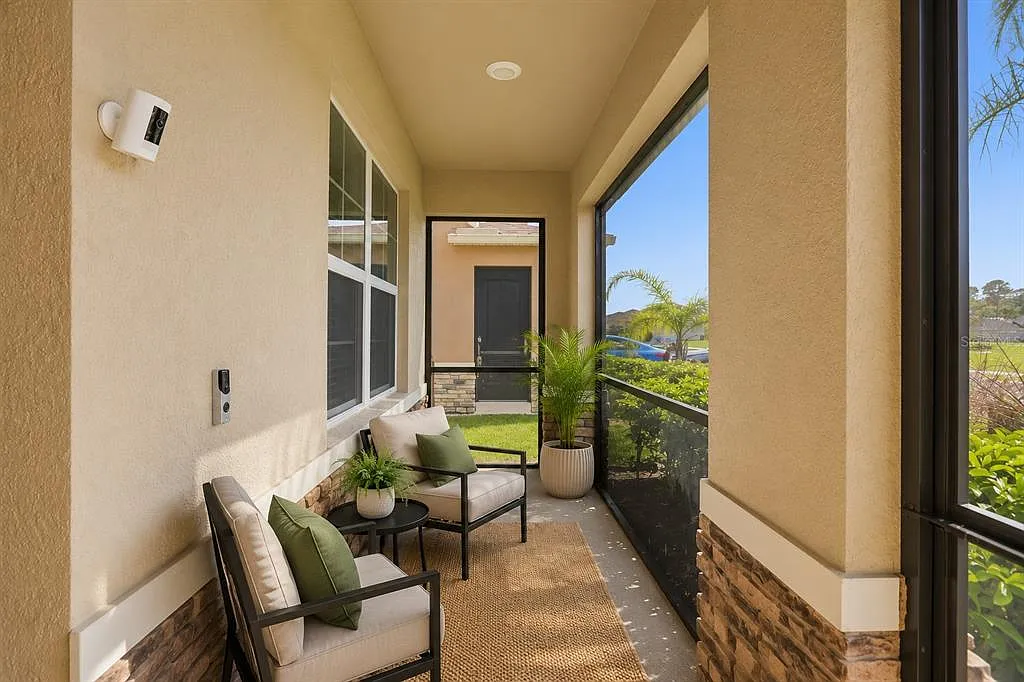 4 bed, 2.5 bath, 2526 sqft, $2,700 — Photo 2