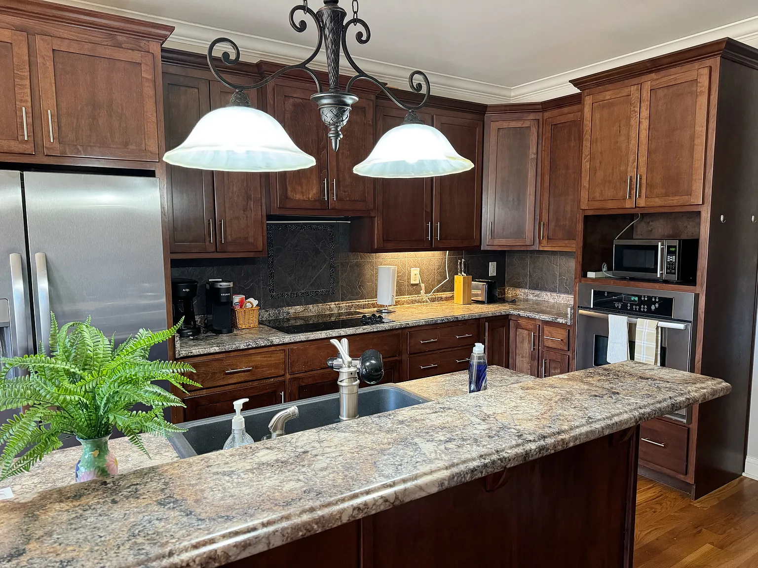 3 bed, 2567 sqft, $4,650 — Photo 2