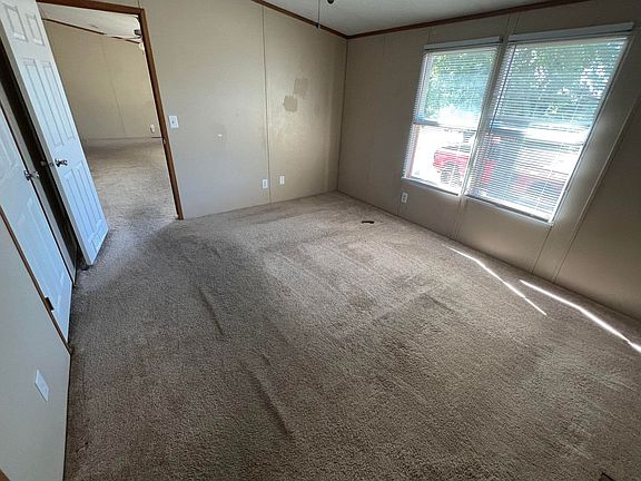 5th image of 105 Golf Course Rd