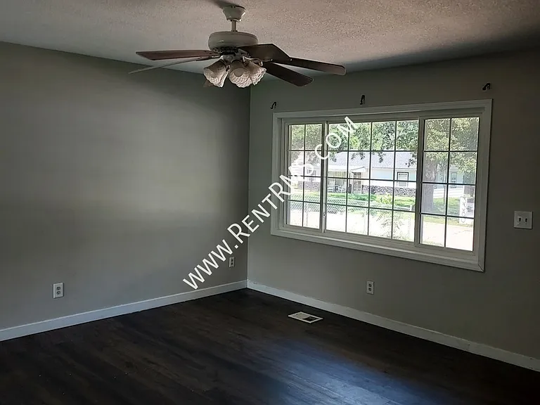 3379 SW Kirklawn Ave — Photo 2