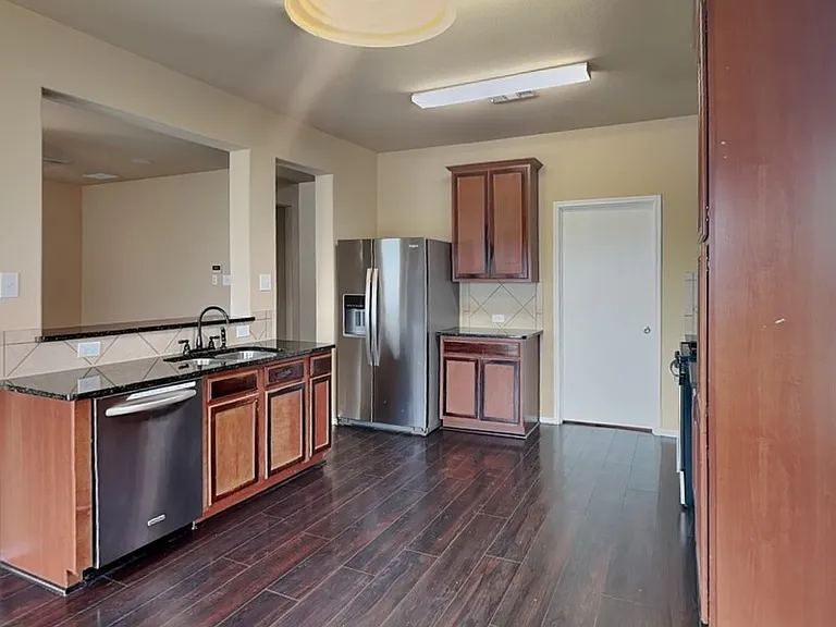 629 Saddleway Dr — Photo 4