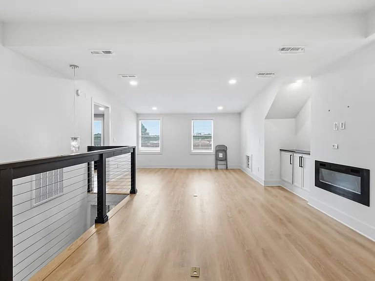 411 Edwin St #A — Photo 17