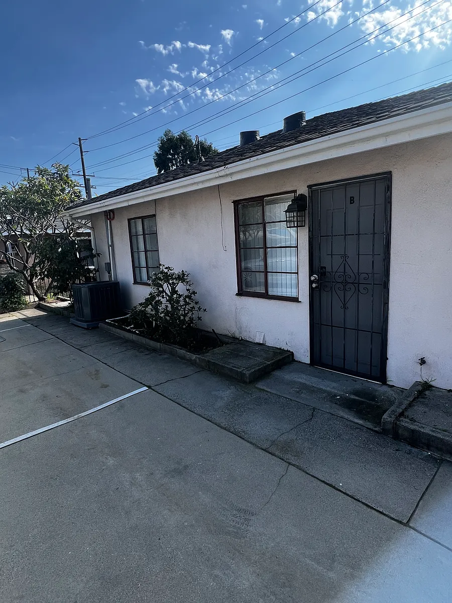 Building Photo - 843 W Walnut Ave #B