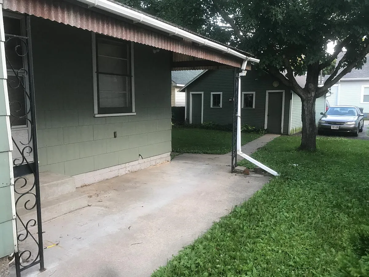 2 bed, 1.5 bath, 1200 sqft, $1,395 — Photo 3