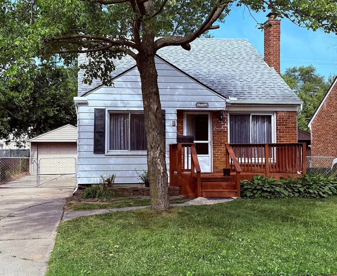 3 bed, 1.5 bath, 1076 sqft, $1,625 — Photo 1
