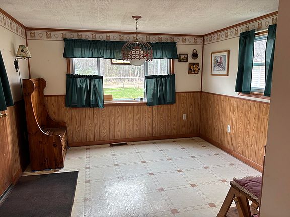 3rd image of 1026 Lakeview Dr