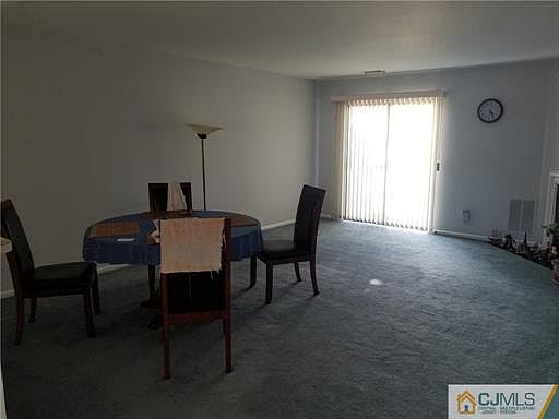 2nd image of 810 Woodbridge Commons Way #810