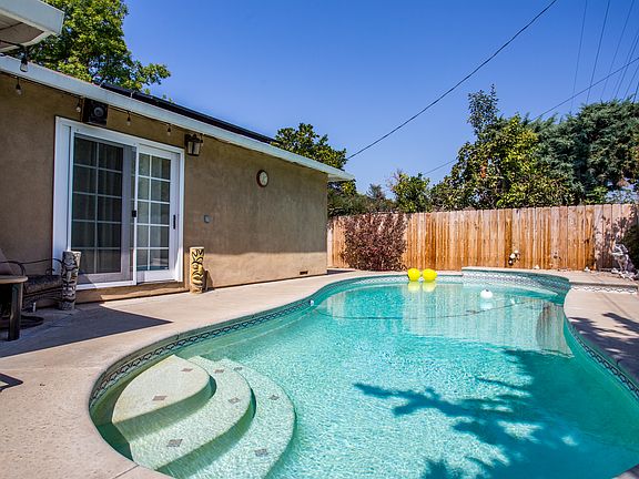 3rd image of 3608 Poinsettia Dr