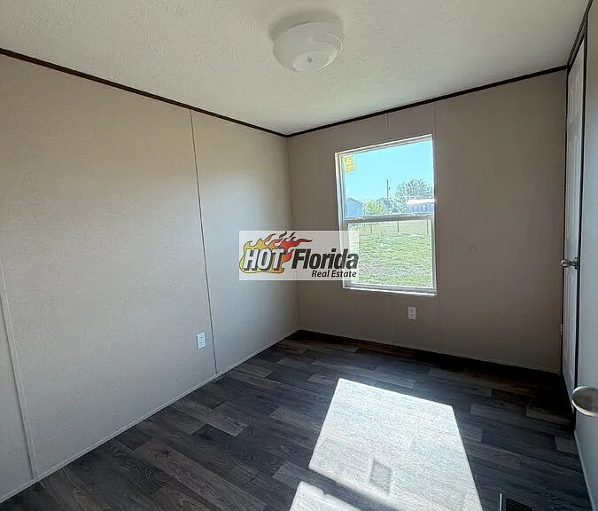 1357 Sparrow Rd — Photo 3