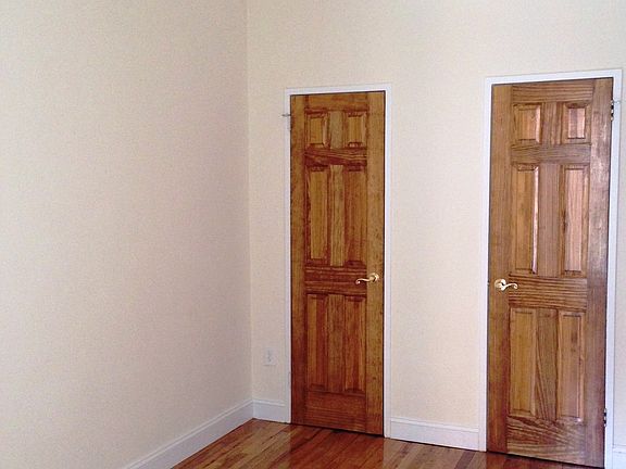 5th image of 110 W 74th St