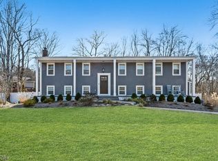 9 Glen Gray Rd, Oakland, NJ 07436