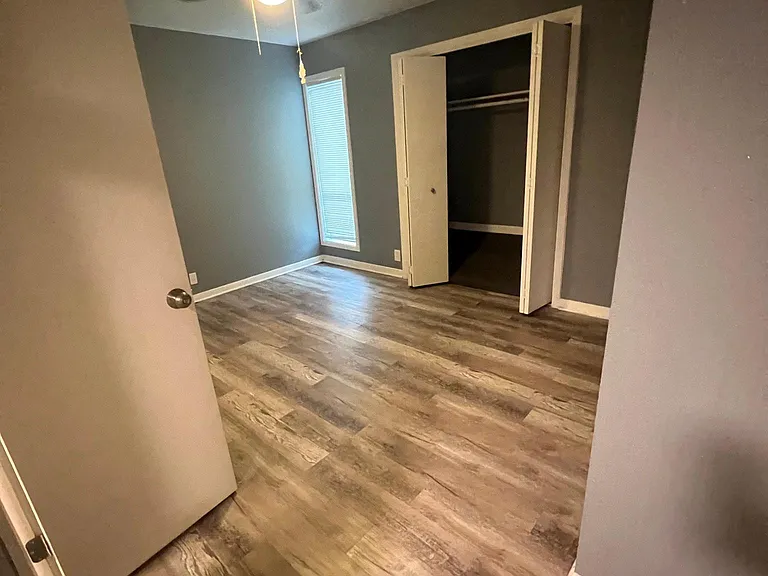 527 E Caney St #M — Photo 13
