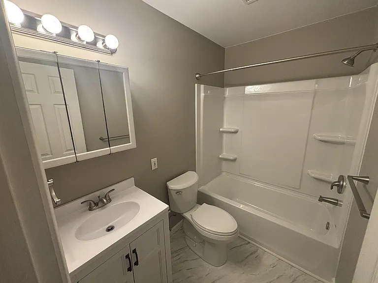 Westwood Apartments — Photo 15