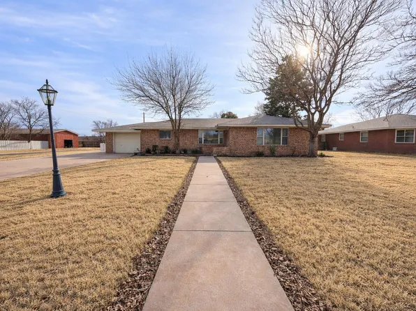 501 W 1st St, Hale Center, TX 79041