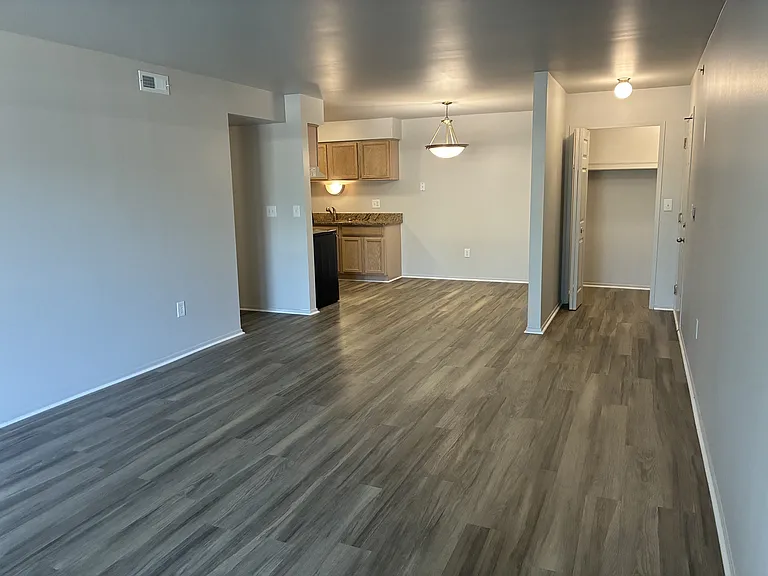 Prentiss Pointe Apartments — Photo 193
