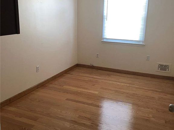 5th image of 57-23 226th St