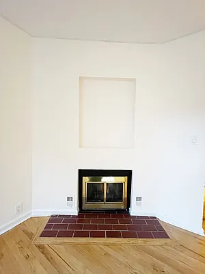 Rented by A Space Realty NY LLC | media 8