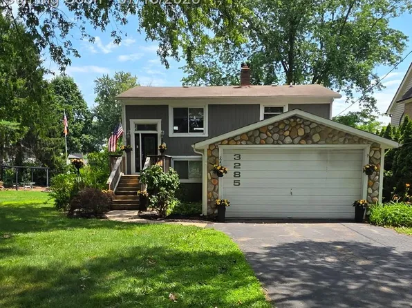 3285 Mapledale St, Commerce Township, MI 48382