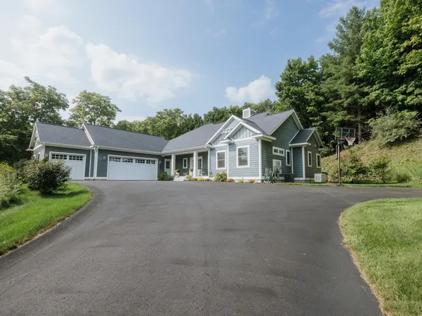 3774 Jefferson Ave, Traverse City, MI 49684