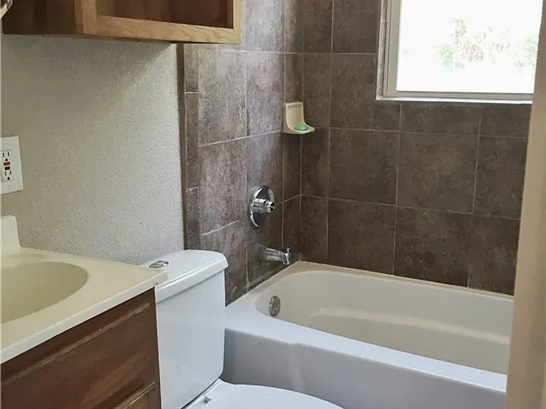 216 Elm St — Photo 9